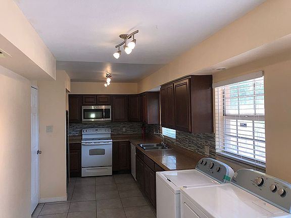 2nd image of 4812 Malarkey St