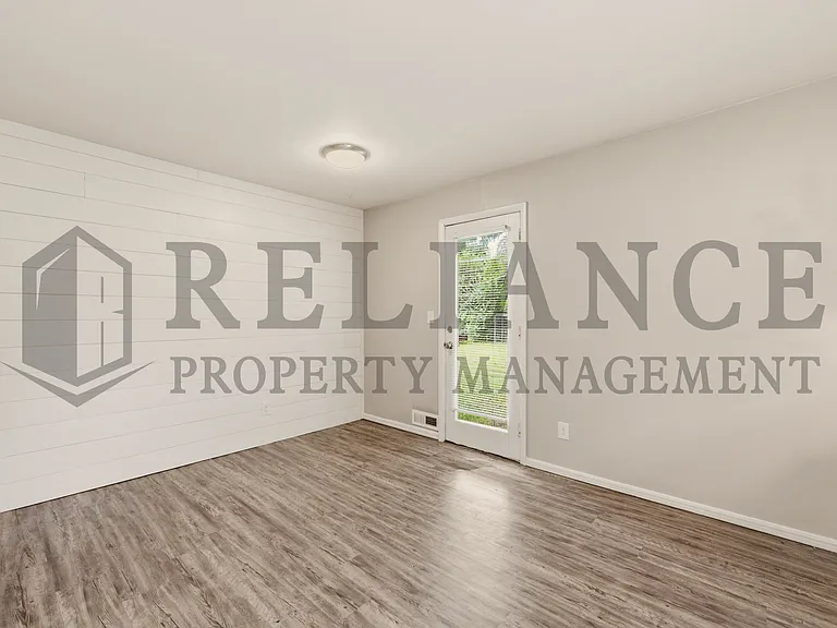 1401 W Calvert St — Photo 20
