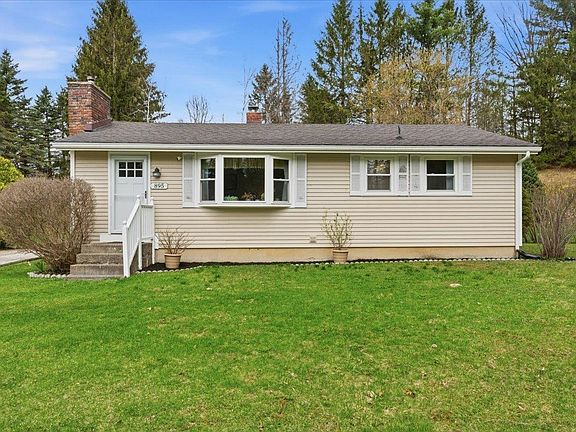 3rd image of 895 Barber Pond Road