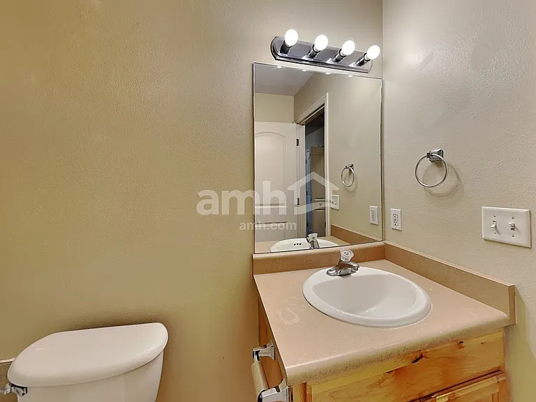 1444 S 50 W — Photo 12