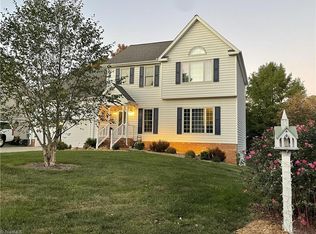 1233 Salem Crossing Rd, Kernersville, NC 27284