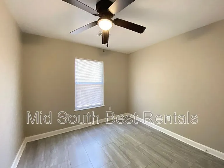 320 Bellewood Ln #B — Photo 15