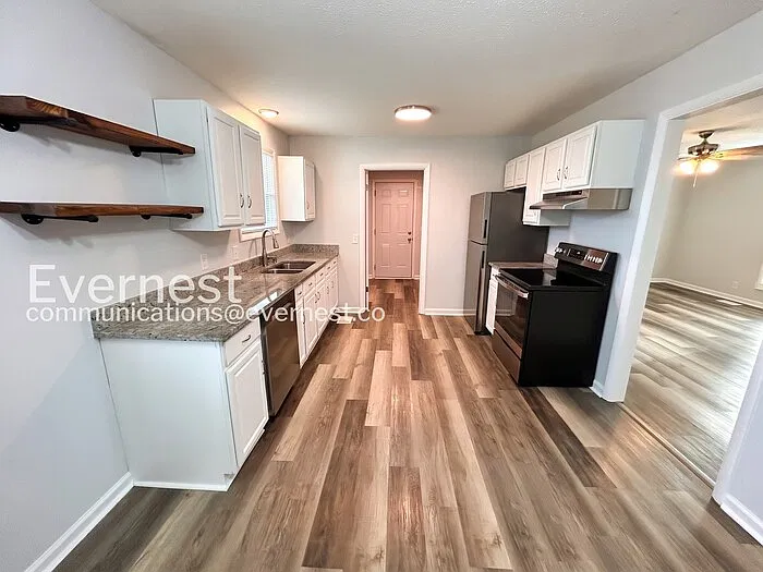 3 bed, 2.0 bath, 1200 sqft, $1,945 — Photo 4