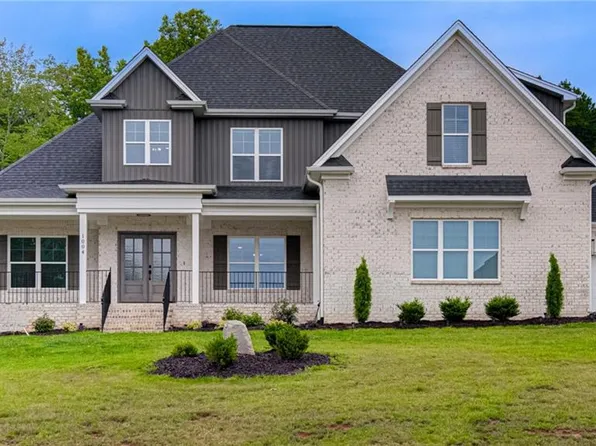 1004 Sarah Dr, Summerfield, NC 27358