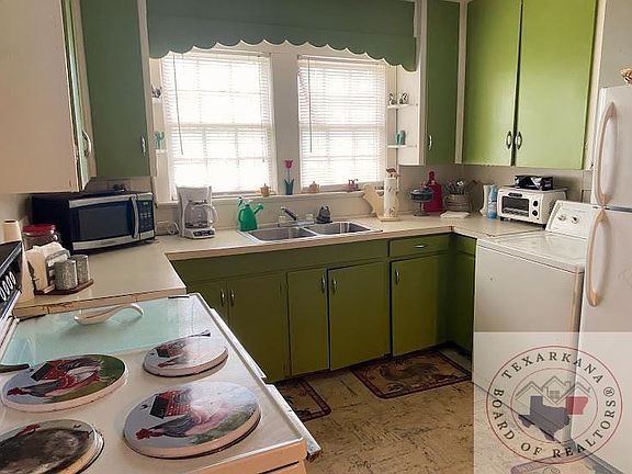 5th image of 713 Walnut St