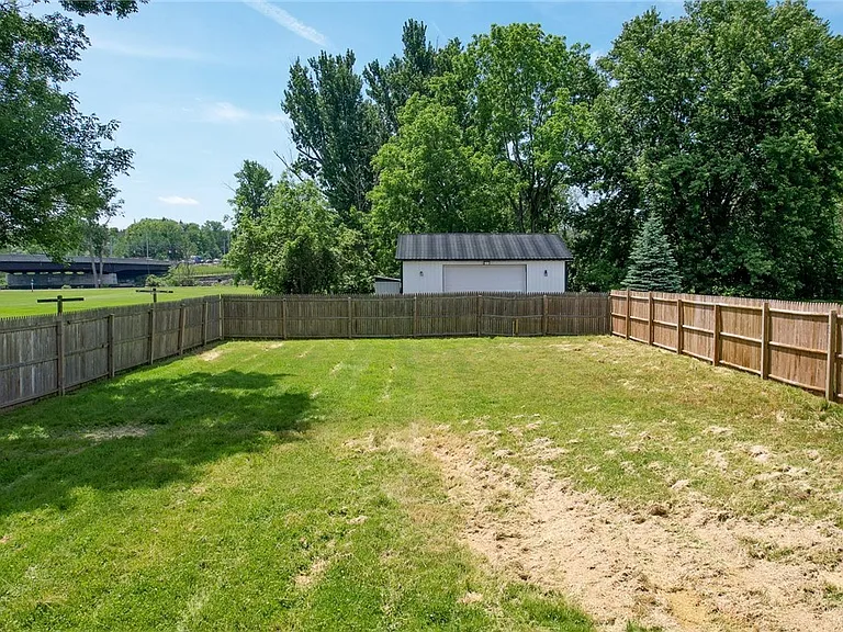 8403 Gaskin Rd — Photo 32