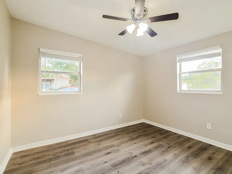 1198 Maxey Dr — Photo 8