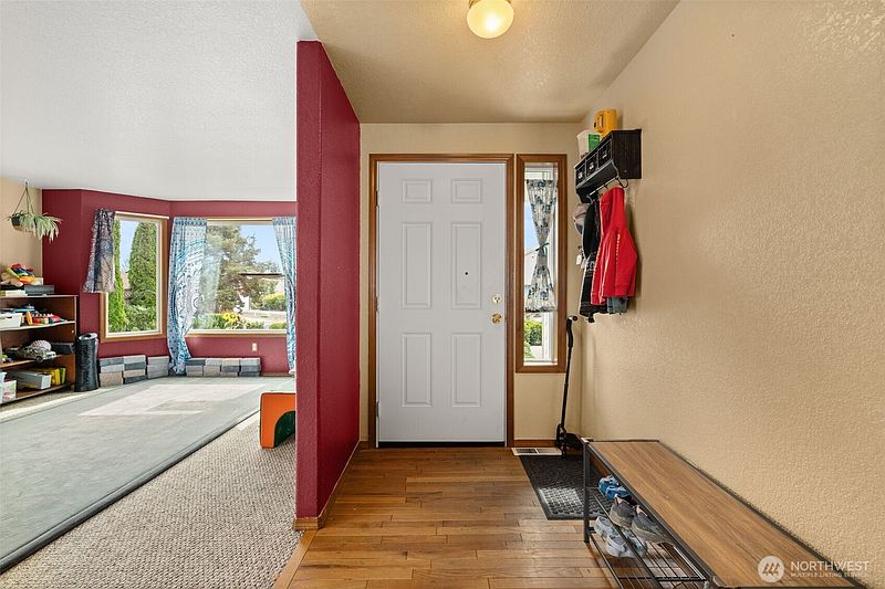 4th image of 169 Jackson View Drive