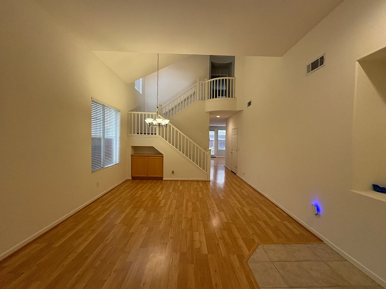 3 bed, 1916 sqft, $4,985 — Photo 2