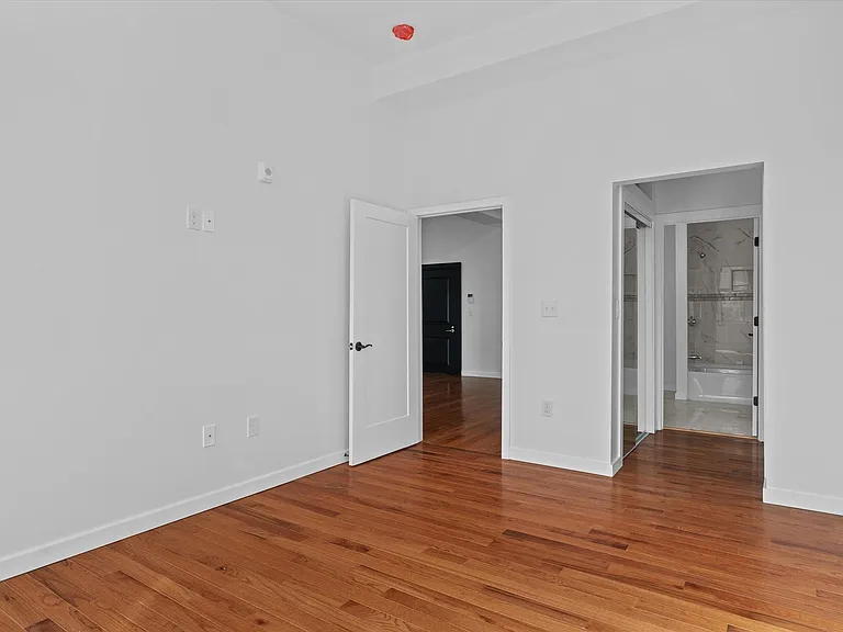 276-280 Essex St #302 — Photo 3