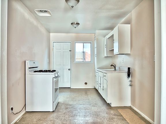 3rd image of 228 E C St APT 1