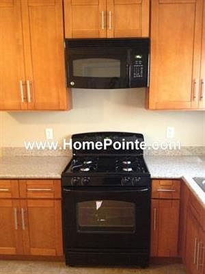 3rd image of 4137 Elkhorn Blvd