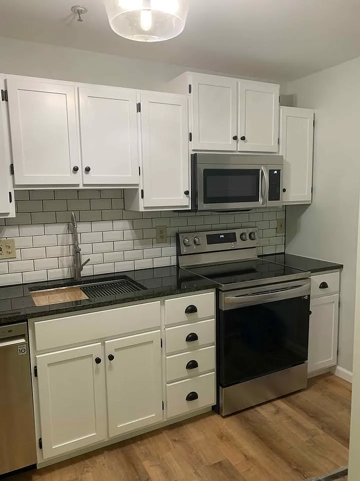 2 bed, 820 sqft, $2,200 — Photo 1