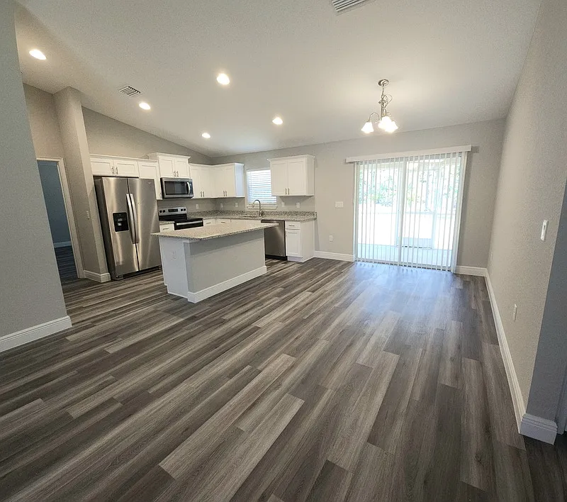 Silver Springs Shores — Photo 2