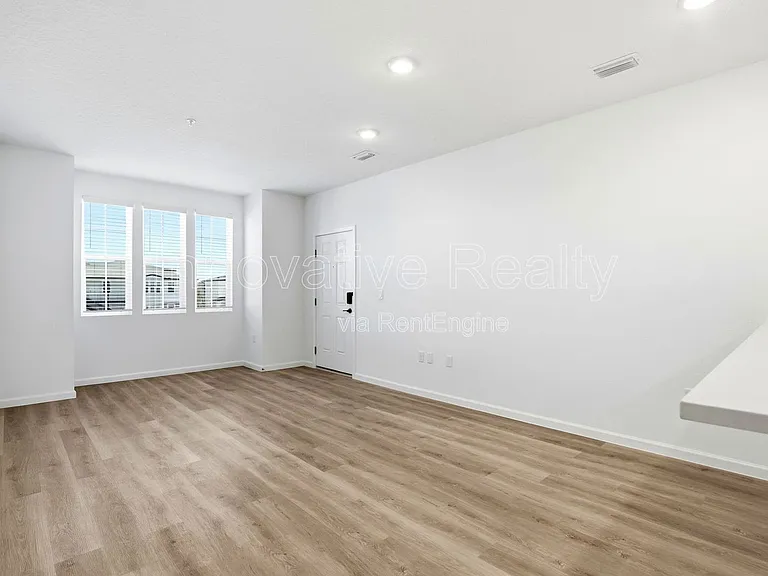 Venture Apartments — Photo 126