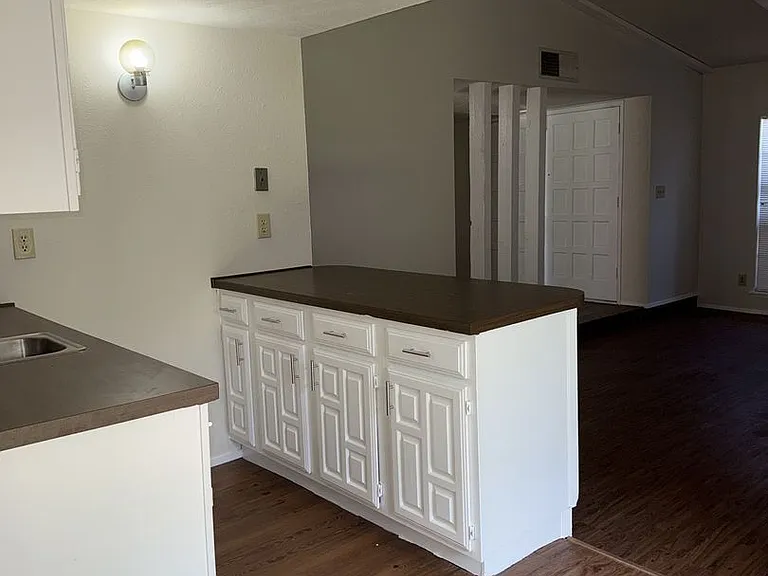 3905 Seven Gables St — Photo 4