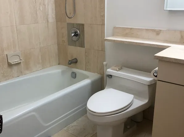 250 South End Avenue image 7 of 19