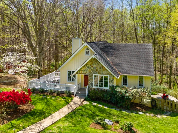 3835 West Dr, Charlottesville, VA 22901