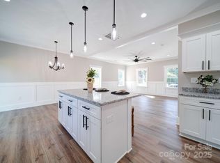 4731 Whispering Oaks Dr, Charlotte, NC 28213