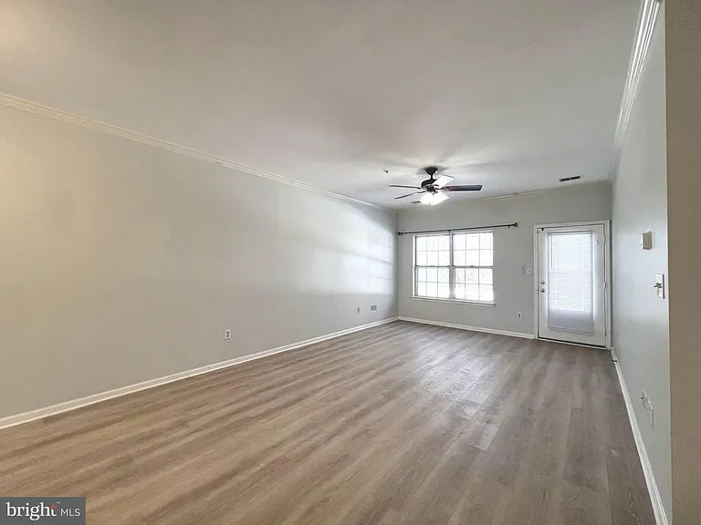 1439 Nestlewood Ct — Photo 9