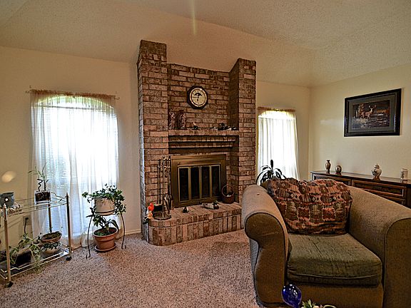 4th image of 1909 Ashley Dr