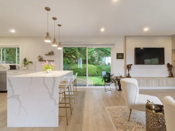 3950 Trenton Pl, North Vancouver, BC V7R 3G5