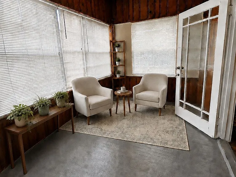 735 N Westmoreland Dr — Photo 34