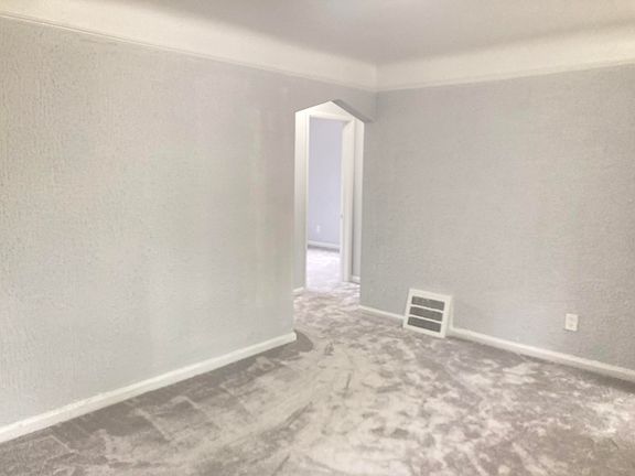 4th image of 19148 Avon Ave