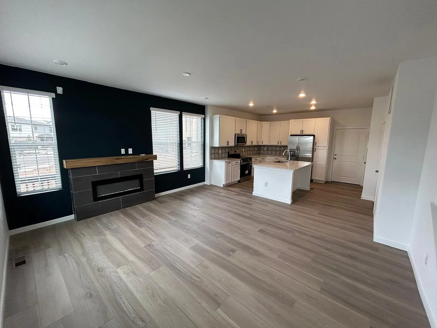 3 bed, 2.5 bath, 1533 sqft, $3,100 — Photo 4