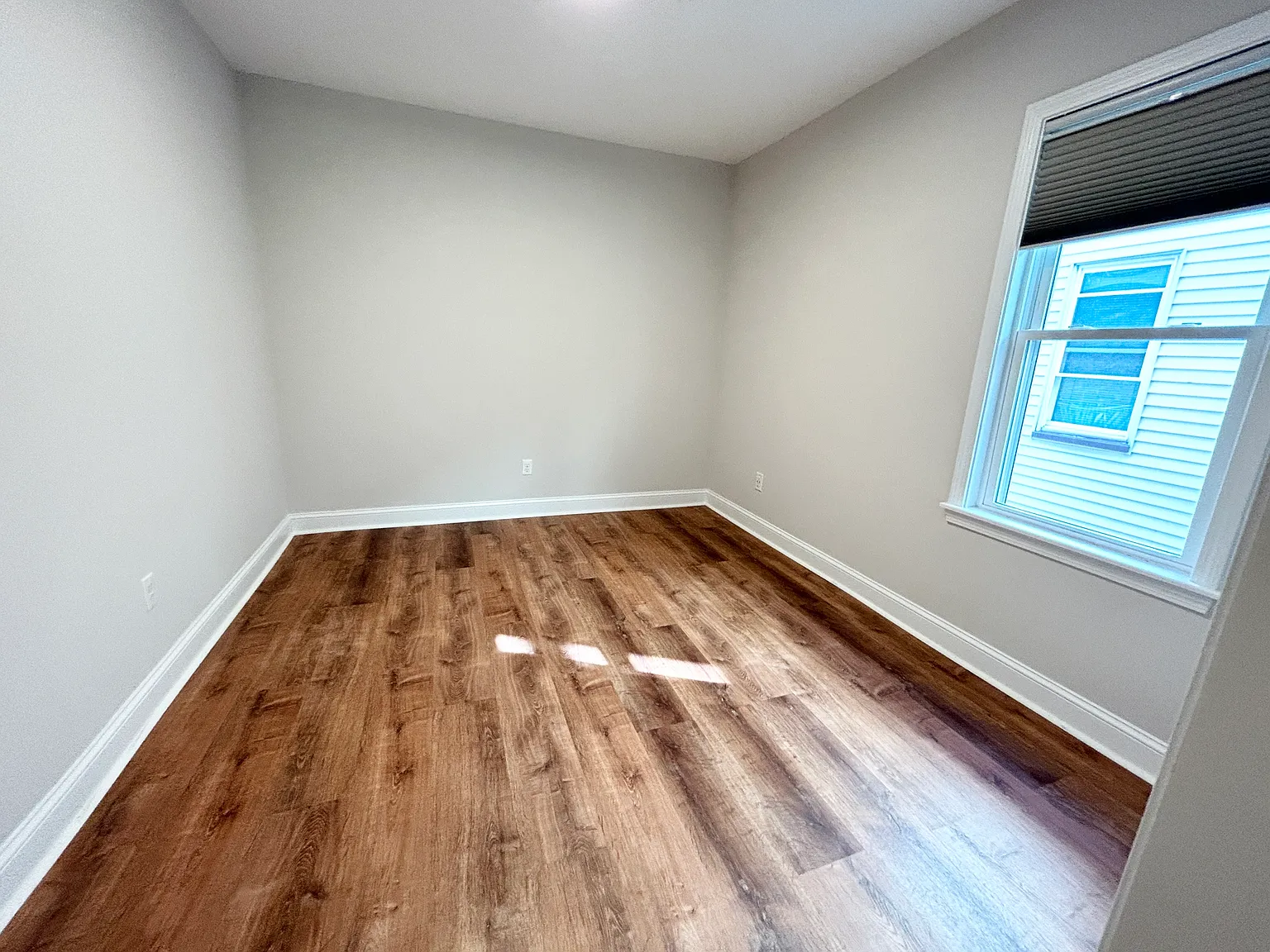 3 bed, 9999 sqft, $3,000 — Photo 3