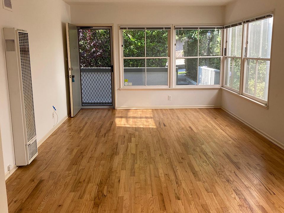 Living Room/Front of House