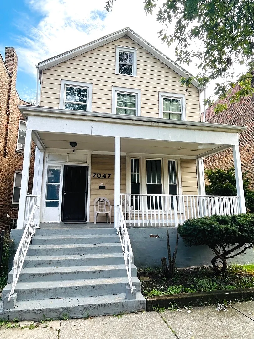 7047 S Eberhart Ave photo 1