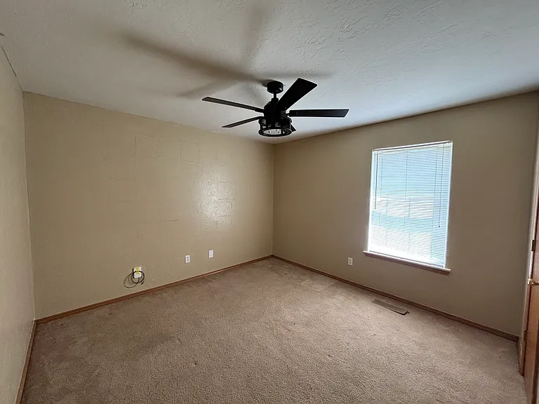 102 W Husband Ct — Photo 9