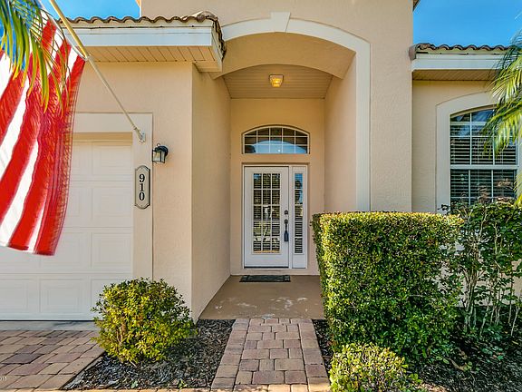 3rd image of 910 Glen Abbey Way