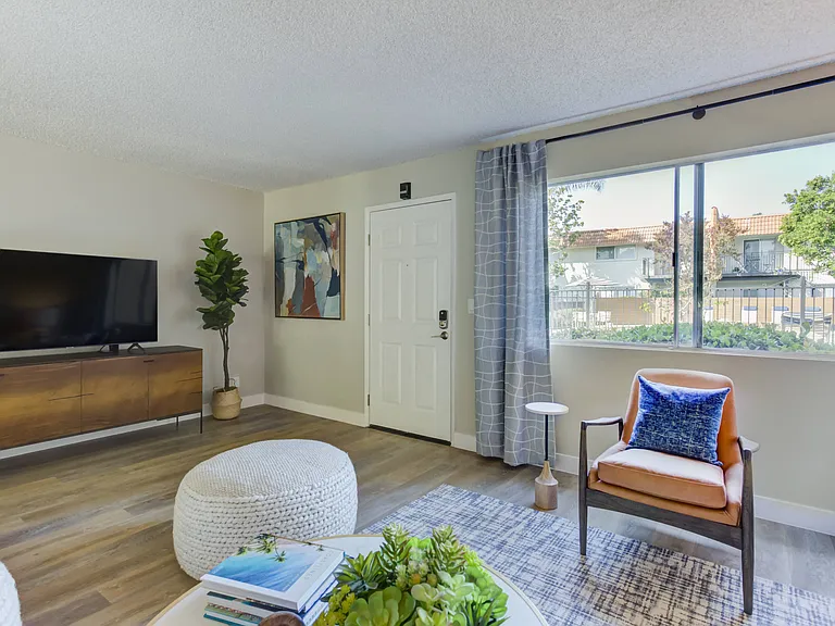 Terra Camarillo — Photo 6