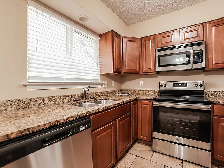 732 Charter Oak Dr — Photo 6