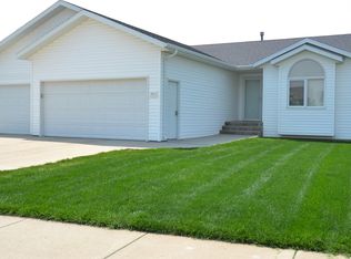 3001 Plainview Dr SE, Mandan, ND 58554