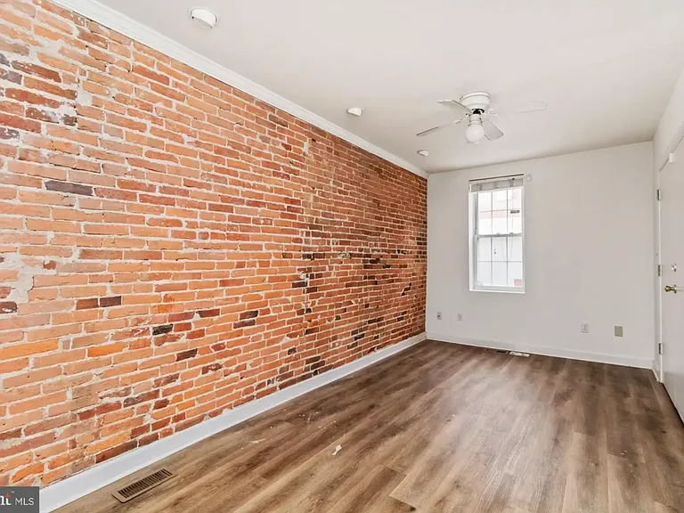 1122 William St — Photo 2