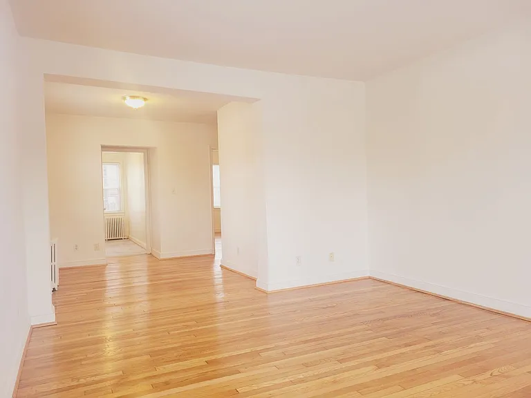 Burton Gardens Apartments — Photo 15