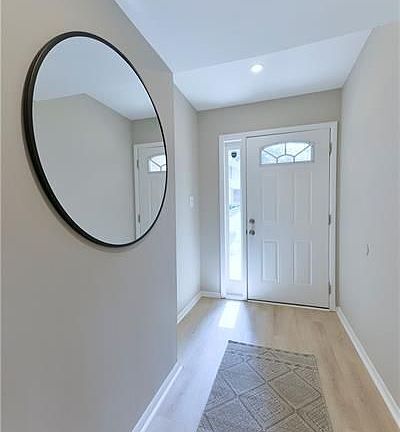 3rd image of 2179 Surrey Ct SE