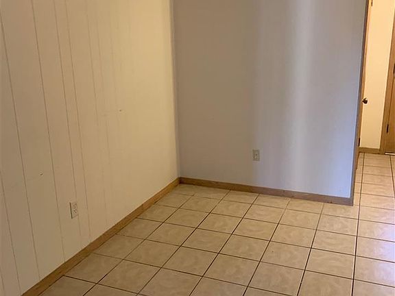 4th image of 1451 E Johnson Ave