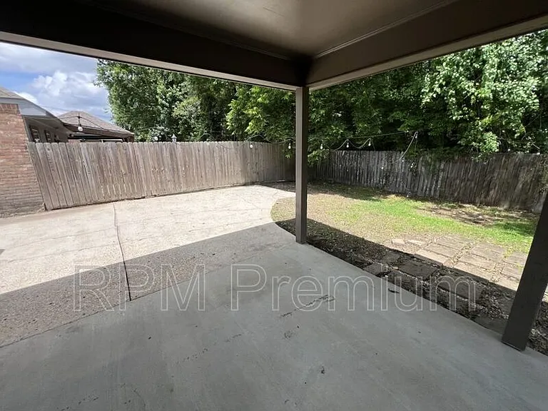 5557 Arialo Dr — Photo 37