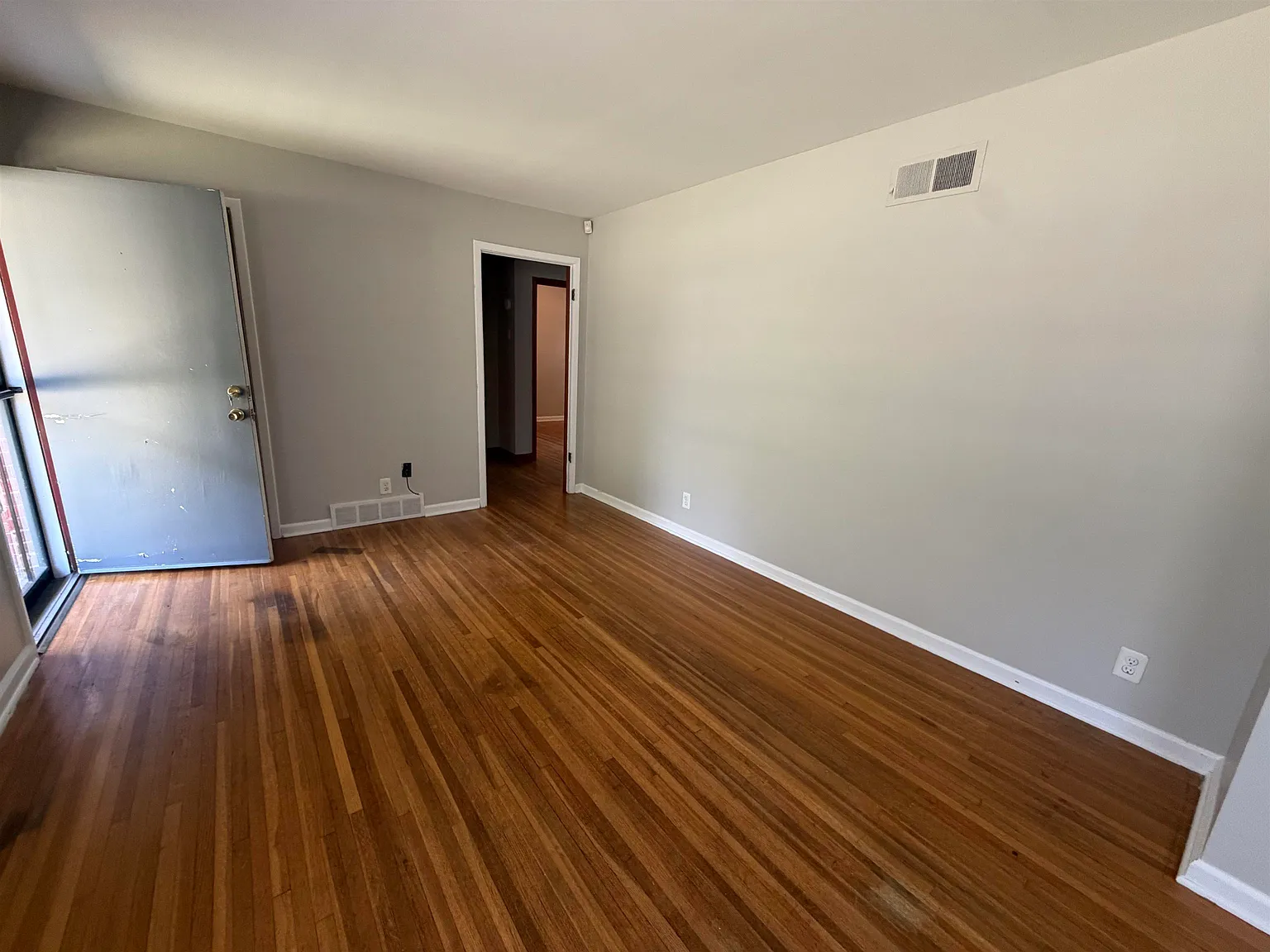 2 bed, 1.0 bath, 1019 sqft, $1,400 — Photo 3
