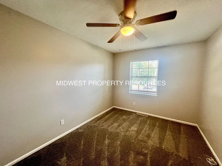 Stunning 2 Story townhome w/ outdoor Maintenance provided — Photo 12