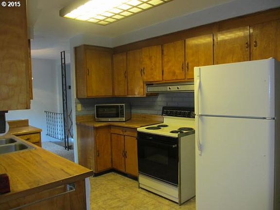 3rd image of 1108 SE 20th Ave