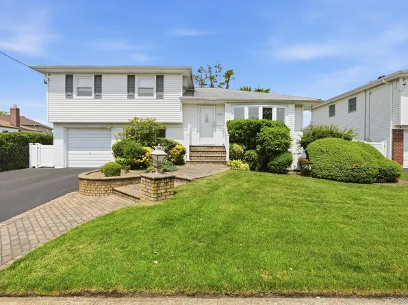 2367 Aron Drive E, Seaford, NY 11783