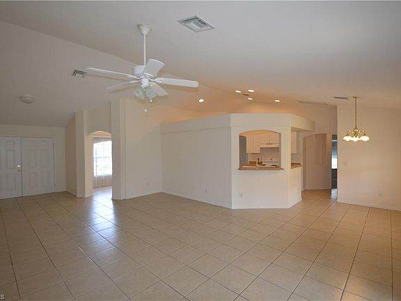 5th image of 6016 Terry Ave N