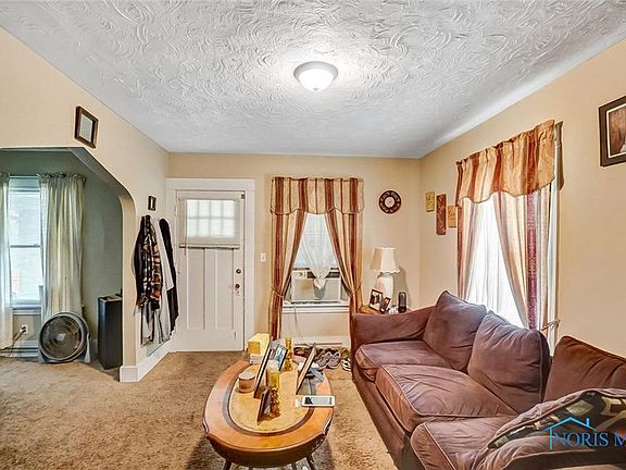 5th image of 26 E Lake St