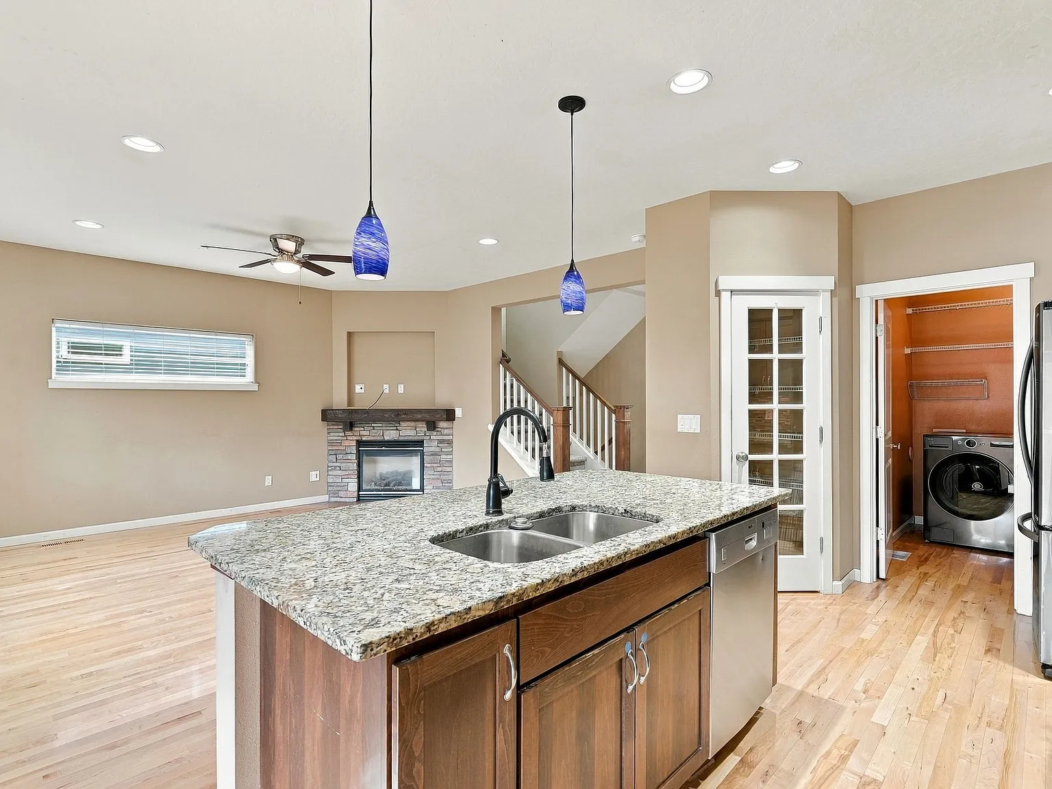 4 bed, 3.5 bath, 2691 sqft, $3,400 — Photo 4