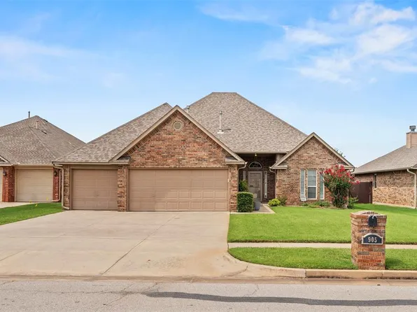 905 SW 41st St, Moore, OK 73160